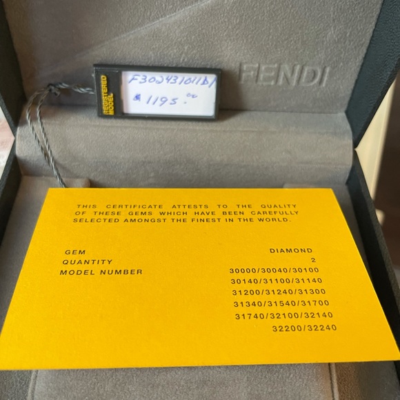 Fendi Watch with diamonds - Picture 7 of 7